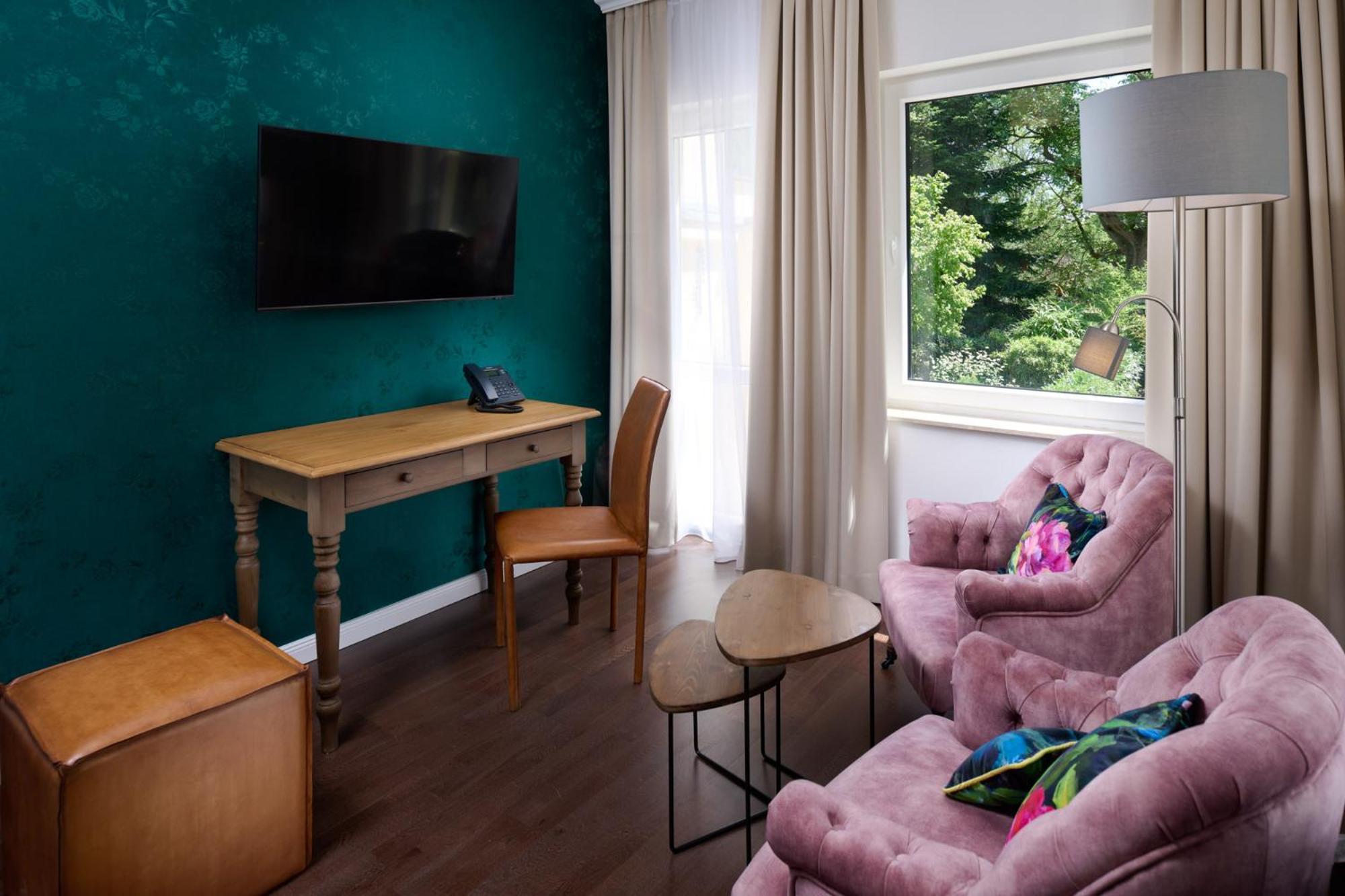 The Rose By Goeres Hotel